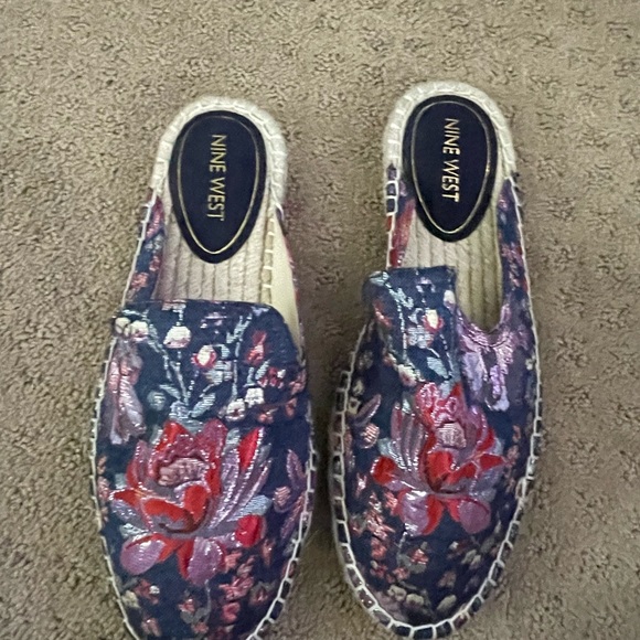 Nine West slides. - Picture 1 of 2